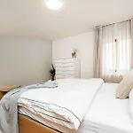 Lavish And Chic Duplex Apartment For Families And Couples