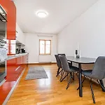 Lavish And Chic Duplex Apartment For Families And Couples