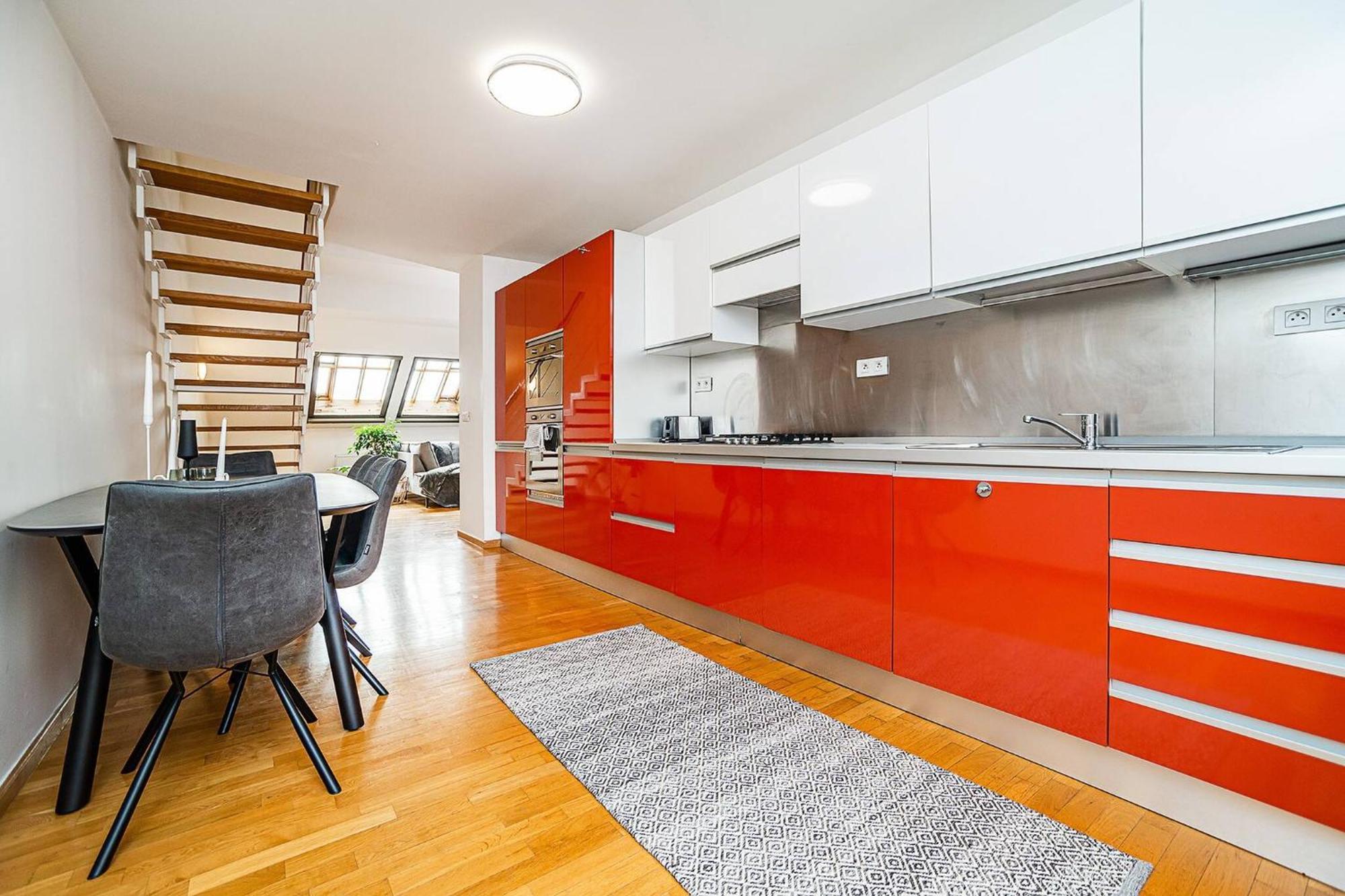Lavish And Chic Duplex For Families And Couples
